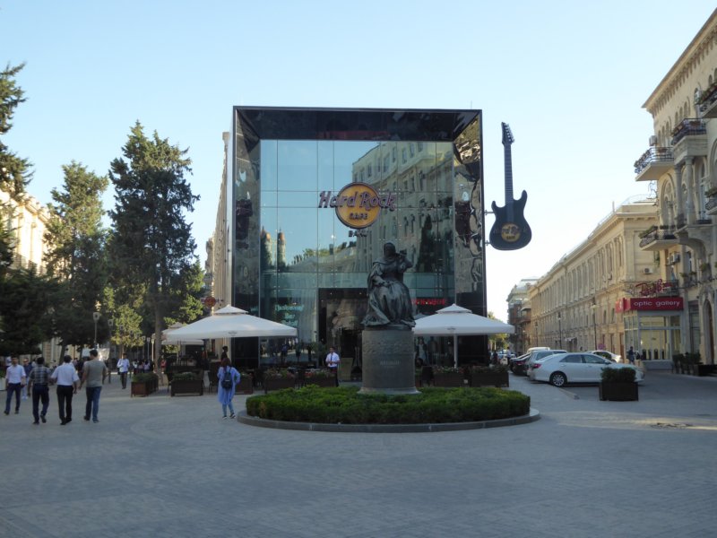 hardrockcafbaku.jpg