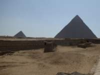 pyramidsofgiza6_small.jpg