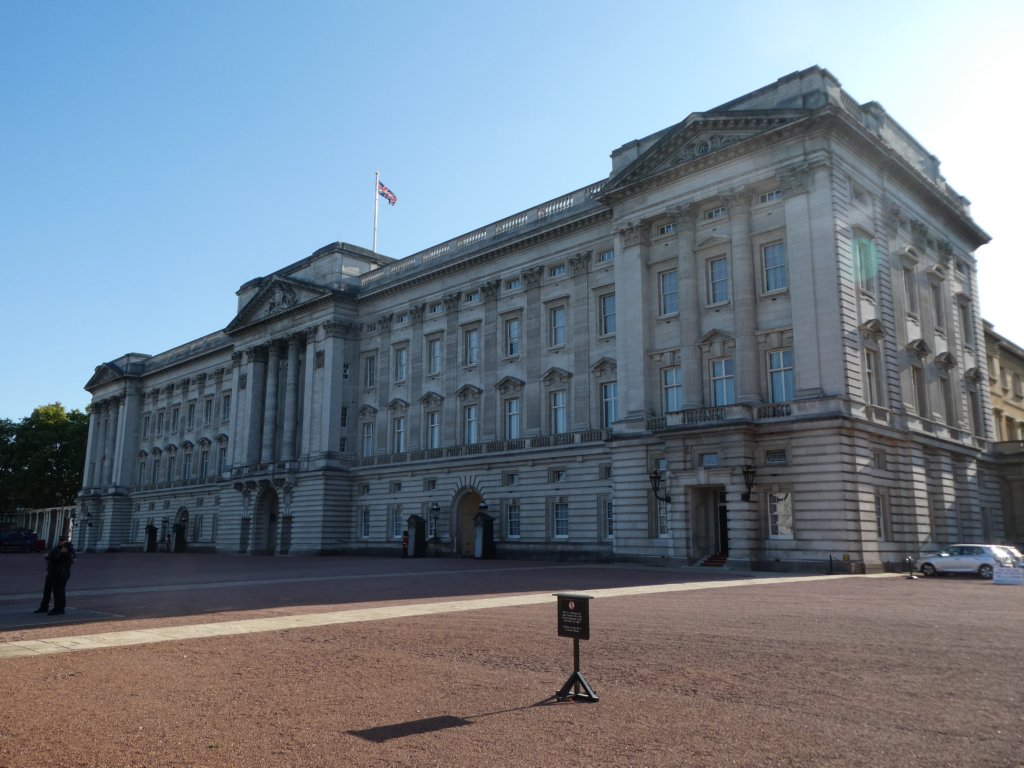 buckinghampalace.jpg