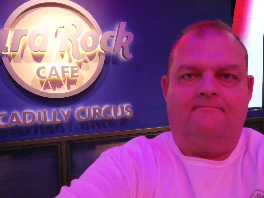 patrickhardrockcafepiccadillycircus.jpg