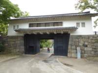 gatetotheosakacastle_small.jpg