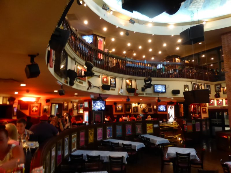 hardrockcafecancun.jpg