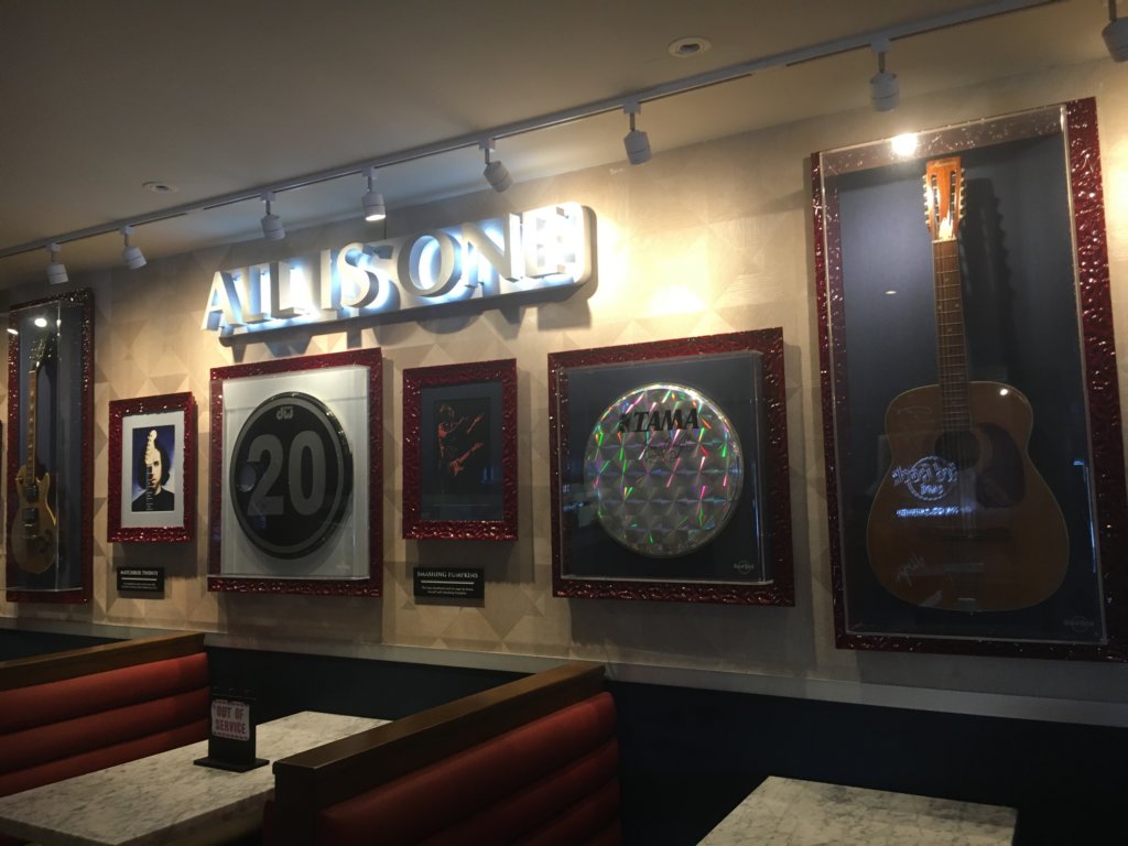 hardrockcafeplayadelcarmen2.jpg