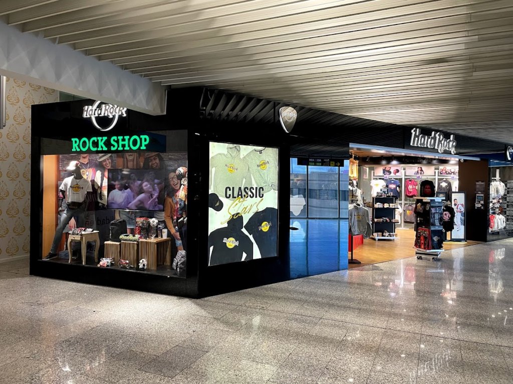 secondhardrockcafeairportshop.jpg