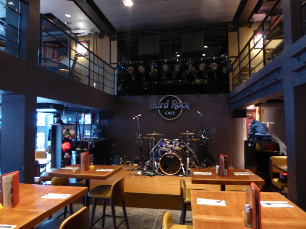 hardrockcafechiangmai2.jpg