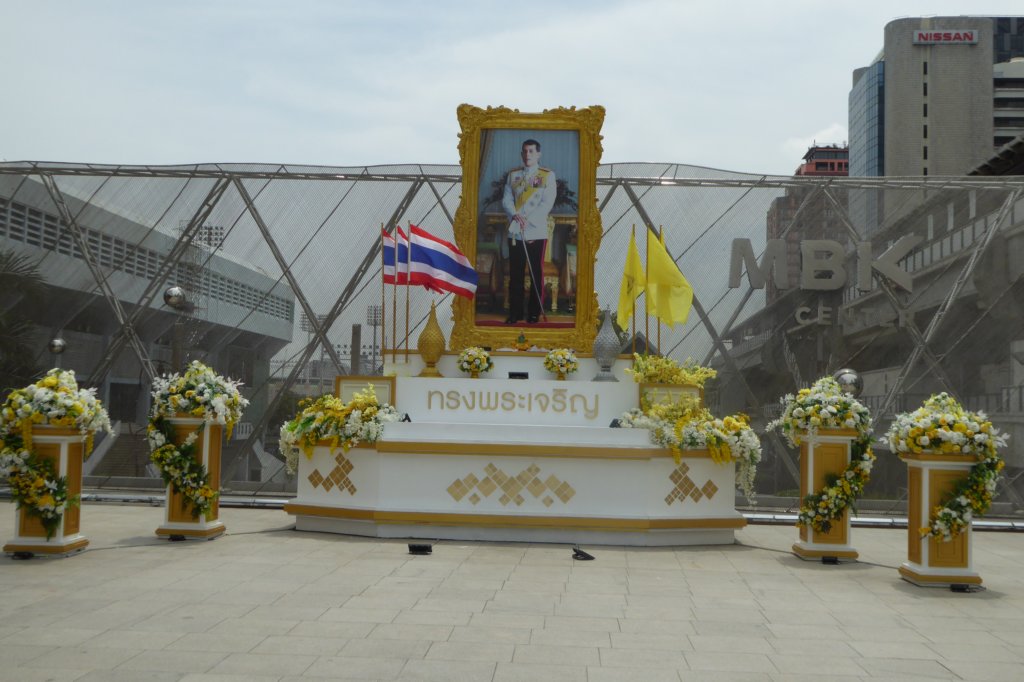 newkingofthailand.jpg