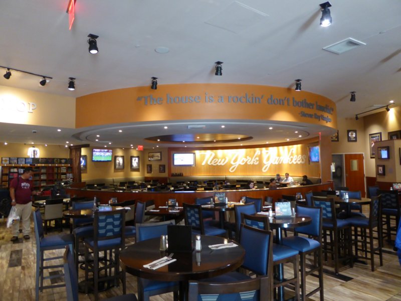 hardrockcafeyankeestadium3.jpg